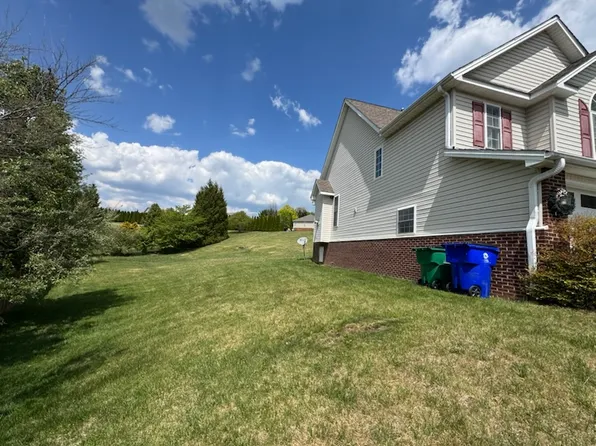 504 Wildflower Ln, Blacksburg, VA 24060
