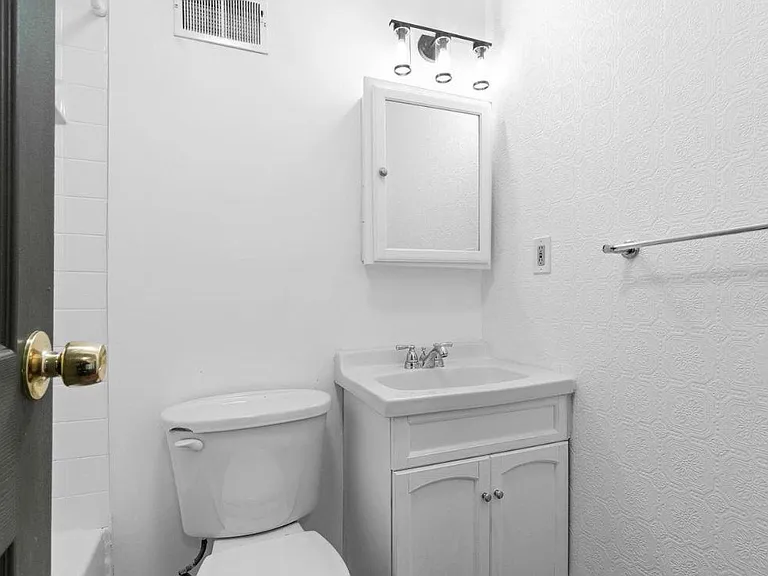 2752 N Darien St — Photo 14