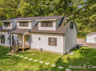 18491 144th Ave, Spring Lake, MI 49456