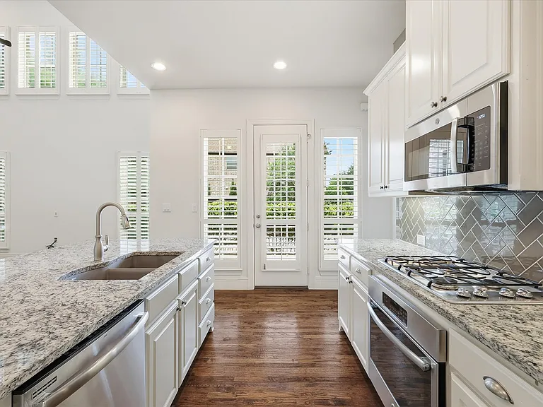 531 Sandy Ln — Photo 25