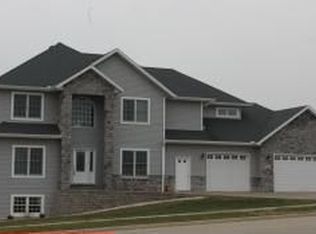 807 Bluebird Pass, Cambridge, WI 53523
