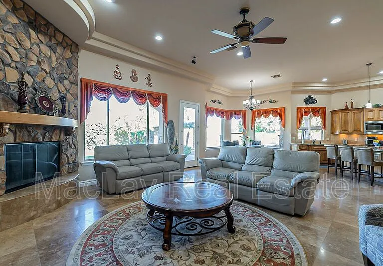 2720 E Jade Pl — Photo 10