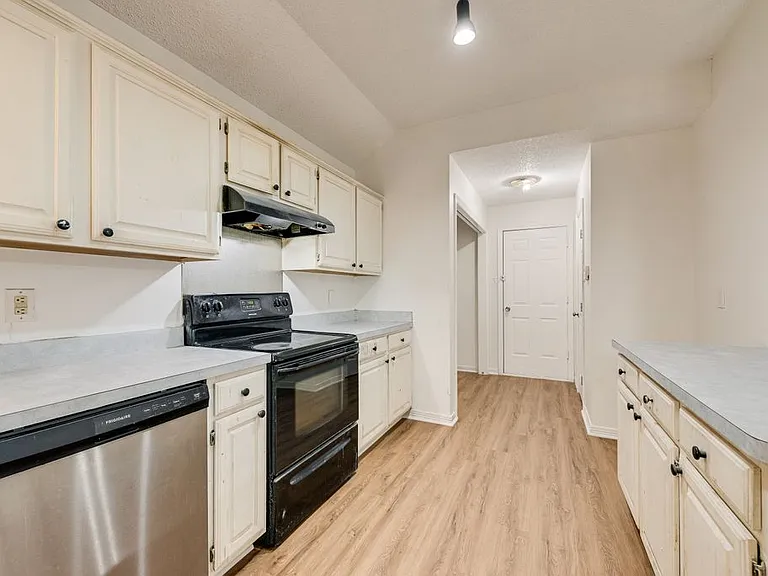 1304 Riverview Ln — Photo 12
