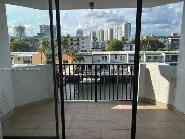 3703 NE 166th St APT 406, North Miami Beach, FL 33160