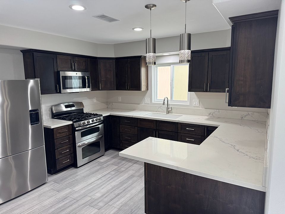 1st image of 784 Phoenix Ave
