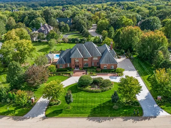 36W535 Hunters Gate Rd, St Charles, IL 60175