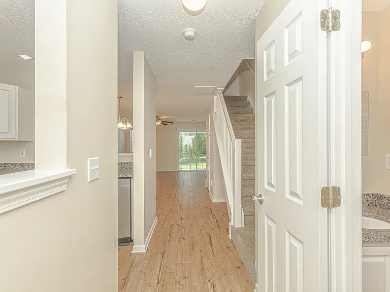 754 Aspen Dr — Photo 3
