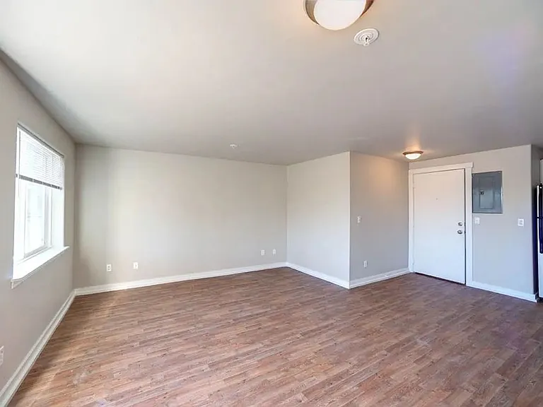 LC Park Place Apartments — Photo 13