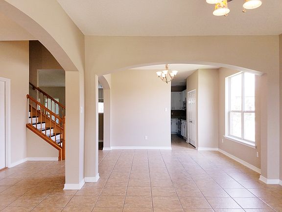 4th image of 1050 Burgess Dr