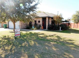 1100 Yarbrough St, Pilot Point, TX 76258