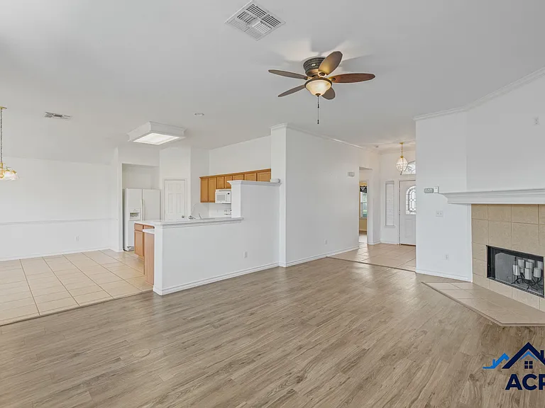 5902 Sutherland Dr — Photo 3