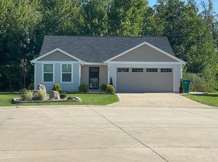 340 Emily Dr #37, Madison, OH 44057
