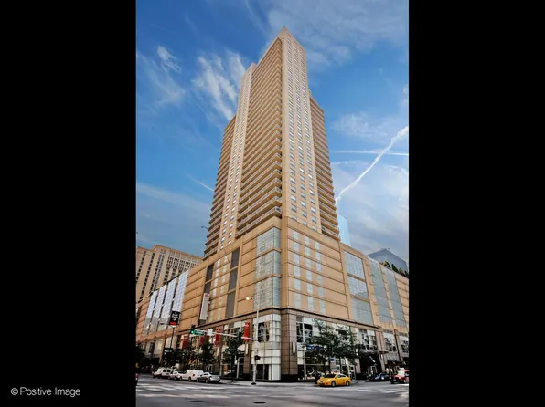545 N Dearborn St #W1911, Chicago, IL 60654