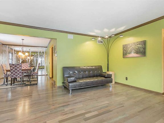 2nd image of 2746 Tower Hill Dr