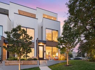 2830 W 15th St SW, Calgary, AB T2T 4A3
