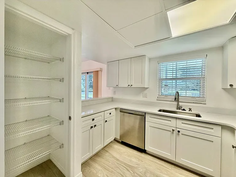 8801 Bay Pointe Dr #102 — Photo 2