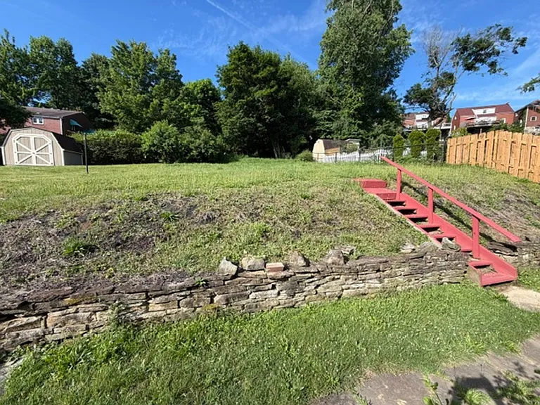 222 Wainwright Ave — Photo 38