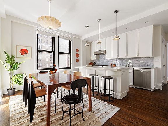 3rd image of 24 W 69th St APT 9A