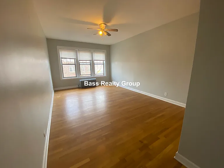 6972 N Greenview Ave #3A — Photo 2