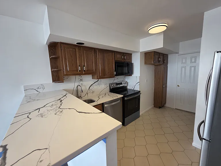 222 48th St #3 — Photo 9