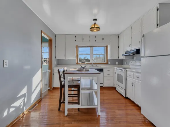 341 5th St W, Hector, MN 55342