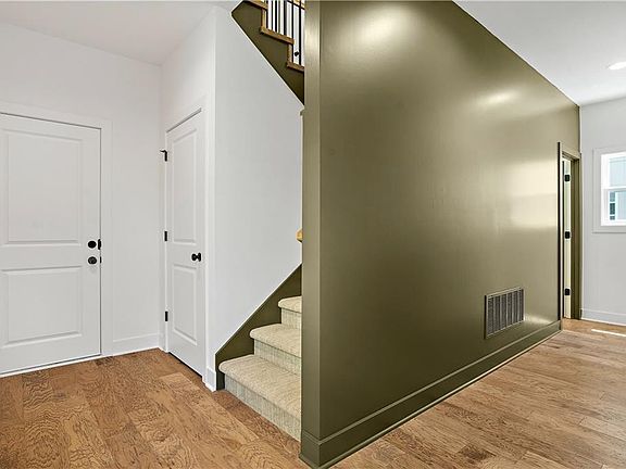 3rd image of 4330 Forest Ave