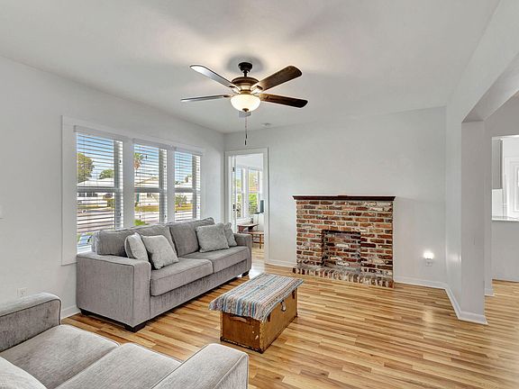 3rd image of 1132 N Palmway