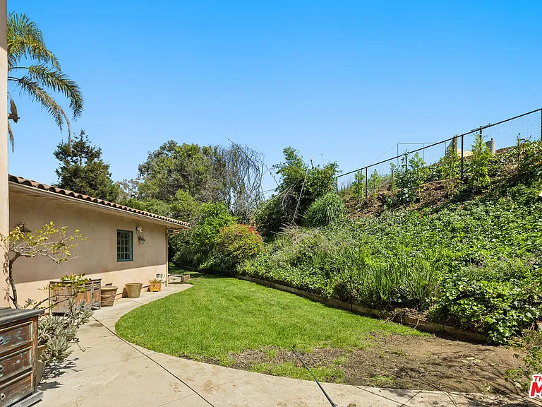 16820 W Sunset Blvd — Photo 28