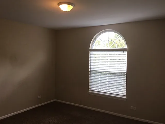 195 Half Moon Cir — Photo 10