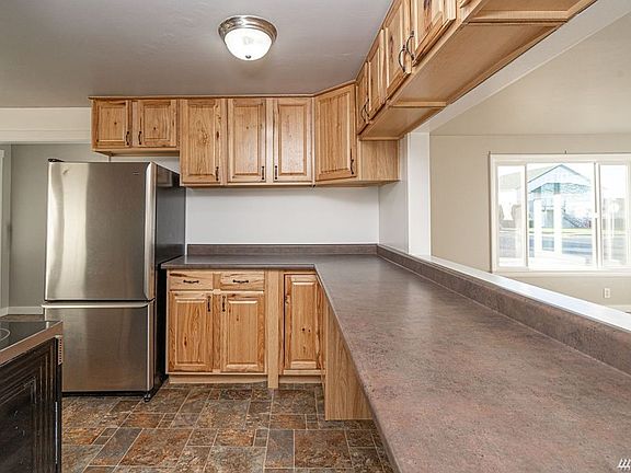 5th image of 1003 W Columbia Ave