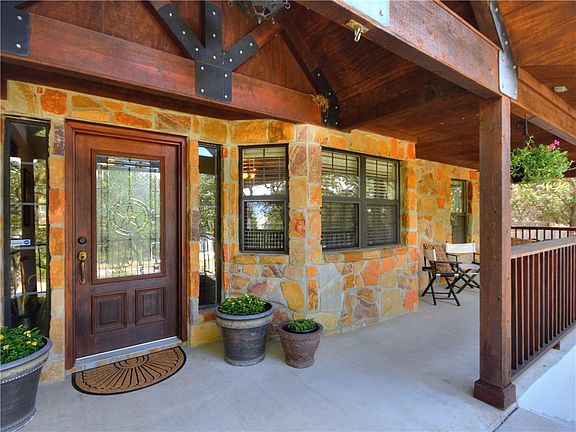 4th image of 702 Mountain Crest Dr
