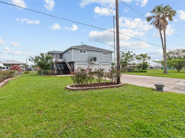 1114 Helen Dowdy Ln, Crystal Beach, TX 77650