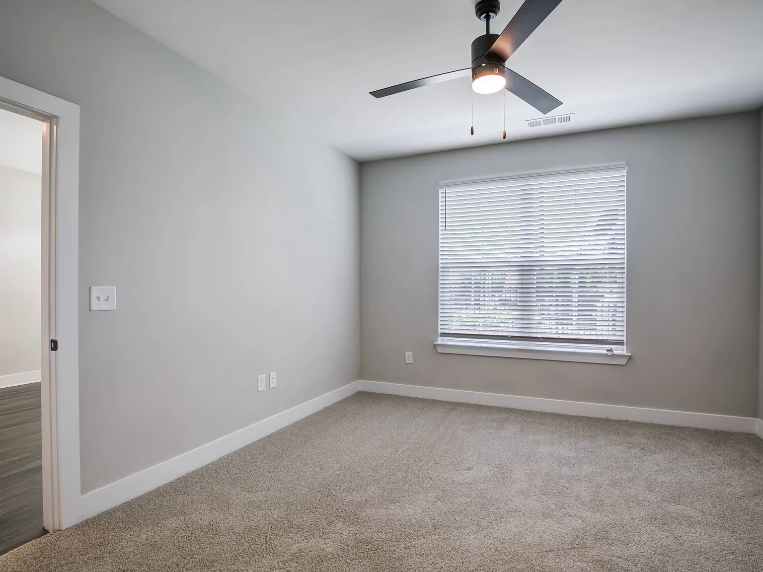 The Flats at Southlawn Apartments — Photo 4