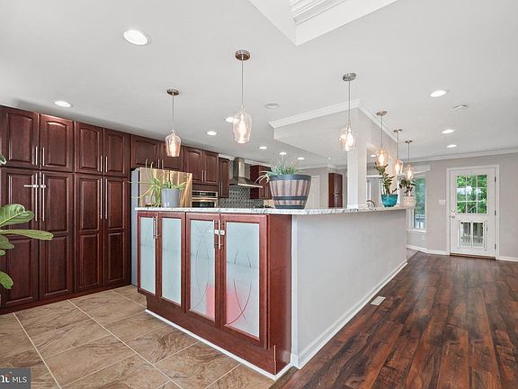 2nd image of 1317 Brooke Rd