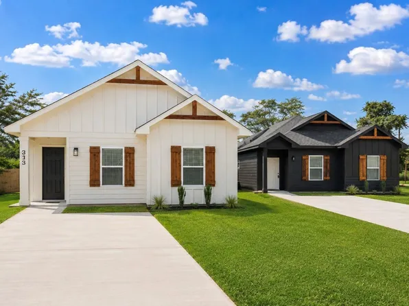 313 N Woodson St, Willis, TX 77378