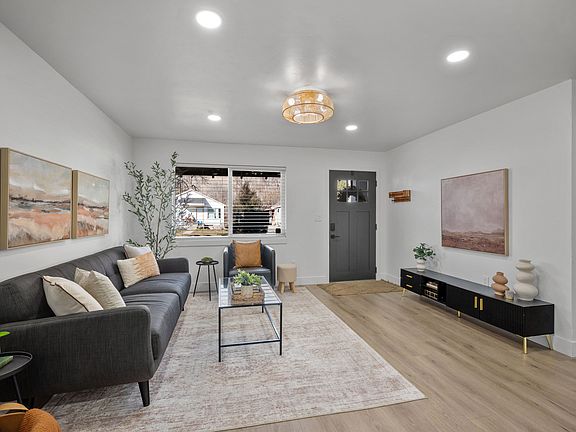 4th image of 560 E 100 N