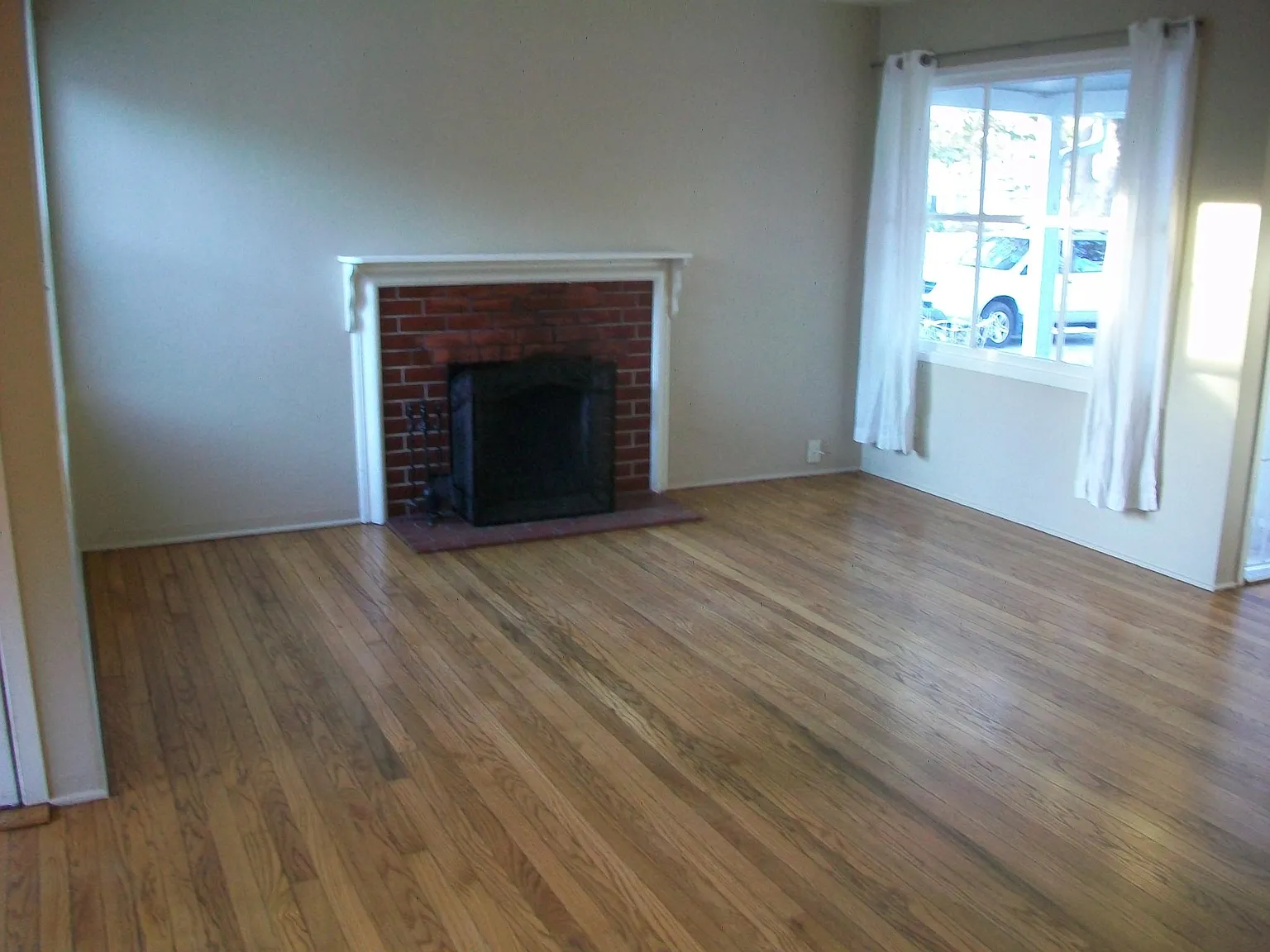 3 bed, 1050 sqft, $3,250 — Photo 2