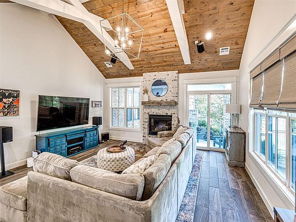 4th image of 3325 Clock Tower Cir