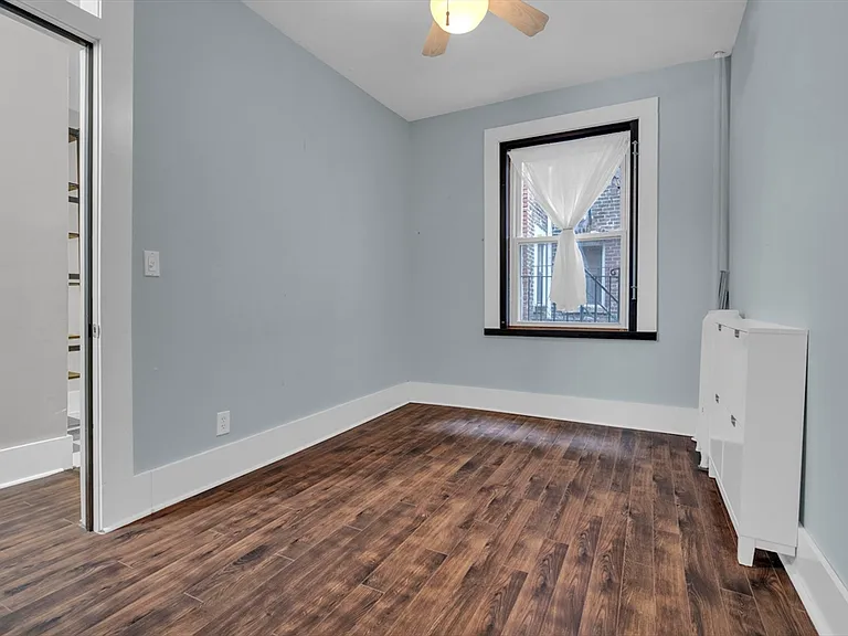 65 Burbank St #14 — Photo 8