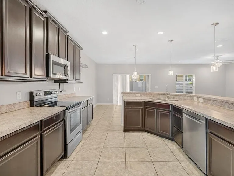 10013 Stockbridge St — Photo 5