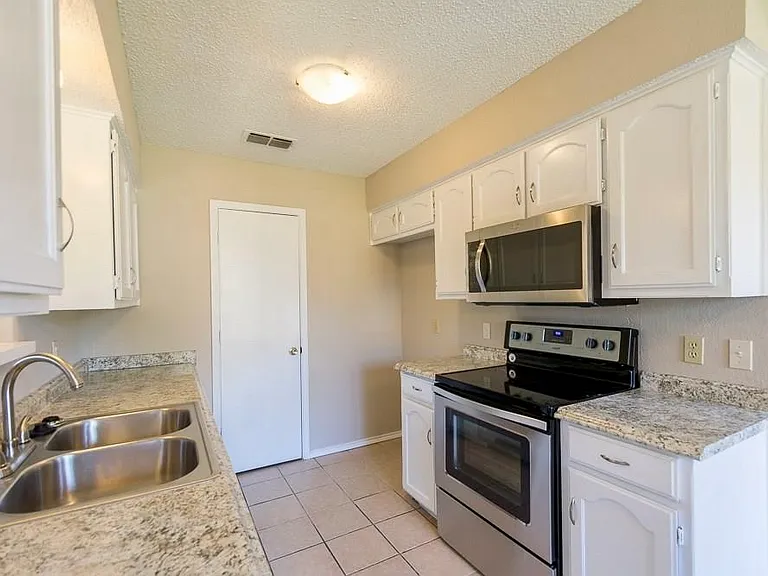 3502 Wentworth Dr — Photo 13