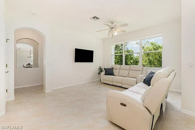 2 bed, 2.0 bath, 1674 sqft, $7,500 — Photo 3