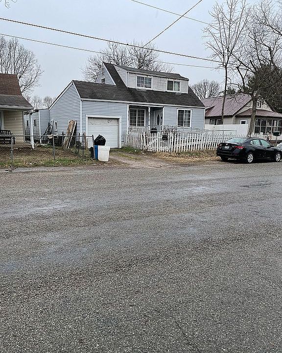 2nd image of 571 Renick Ave