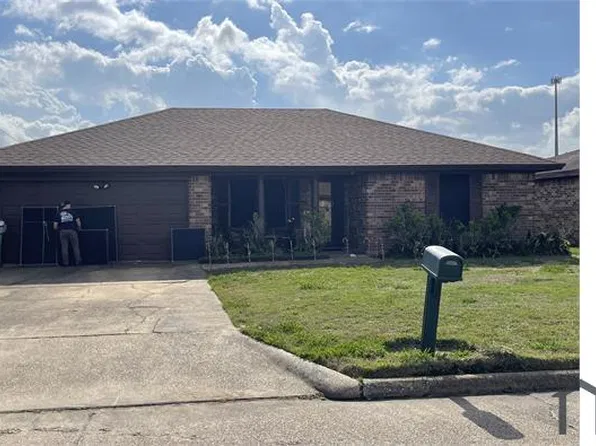 2625 Burgundy Pl, Beaumont, TX 77705