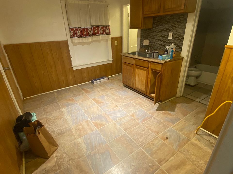 2nd image of 9625 Lamontier Ave