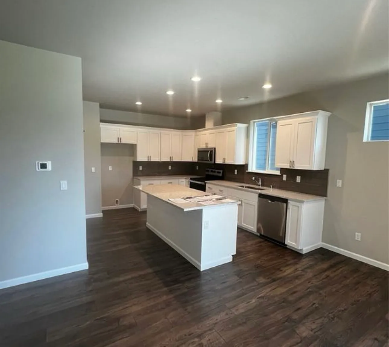 4 bed, 3.5 bath, 2687 sqft, $3,500 — Photo 2