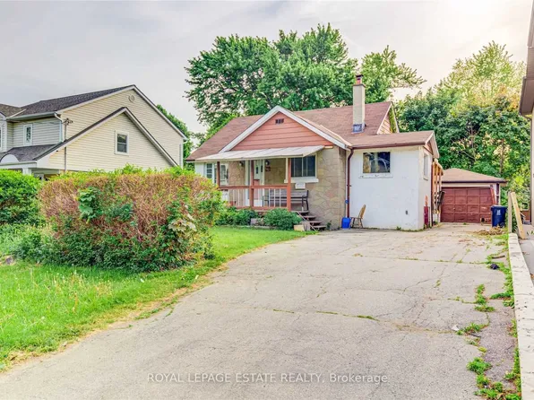 100 Eastville Ave, Toronto, ON M1M 2N9