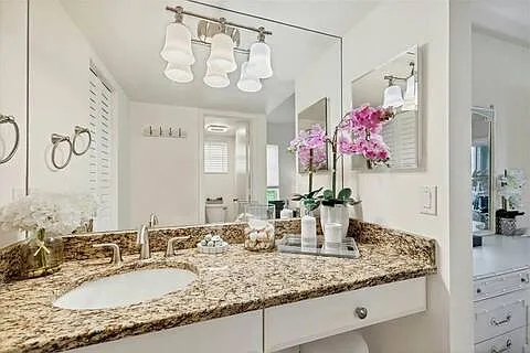 5201 Gulf Of Mexico Dr — Photo 29