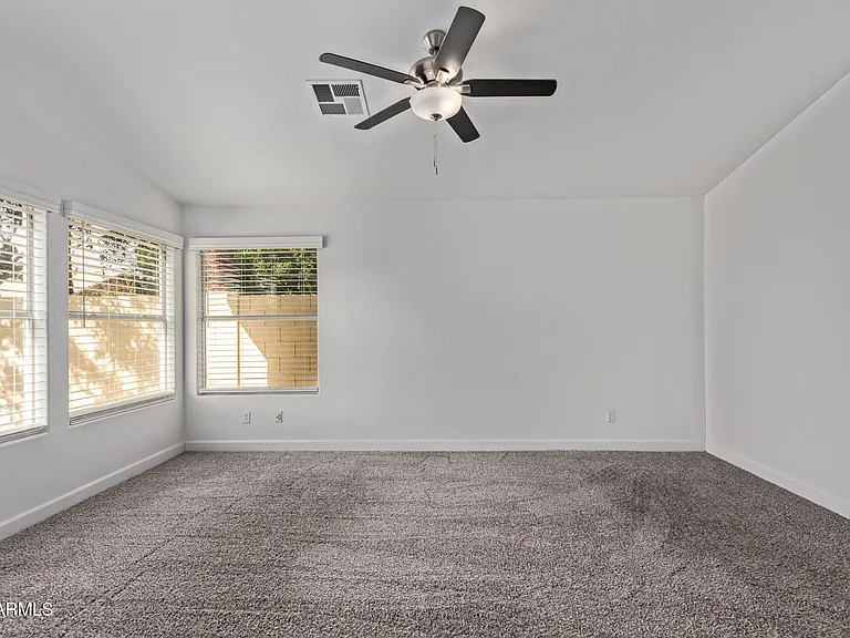 1077 W Laurel Ave — Photo 13
