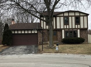 608 Pontiac Ln, Carol Stream, IL 60188